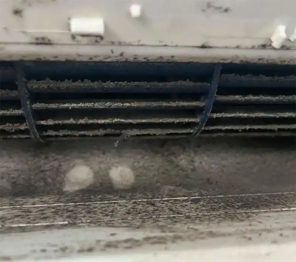 江油空调吹的风有股烧焦味是怎么回事